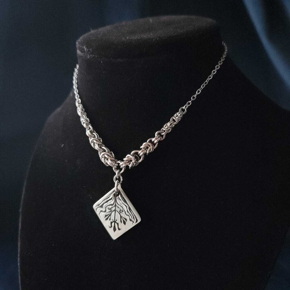 Gothic mother-of-pearl chainmail choker necklace